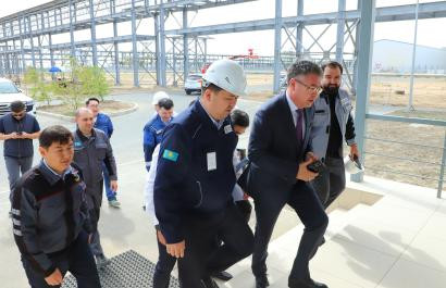2025 жылғы 12 қыркүйекте Атырау облысының әкімі Серік Шәпкенов «ҰИИДТ» АЭА-ға жұмыс сапары аясында «Karabatan Utility Solutions» ЖШС-нің өндірістік нысандарына барды